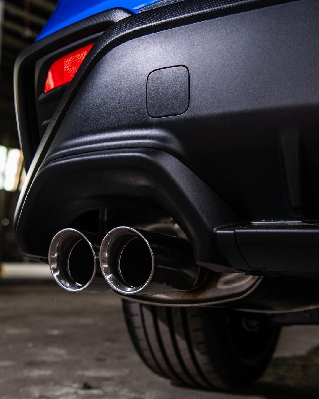 Subaru WRX tS exhaust pipe, Subaru emission control system.