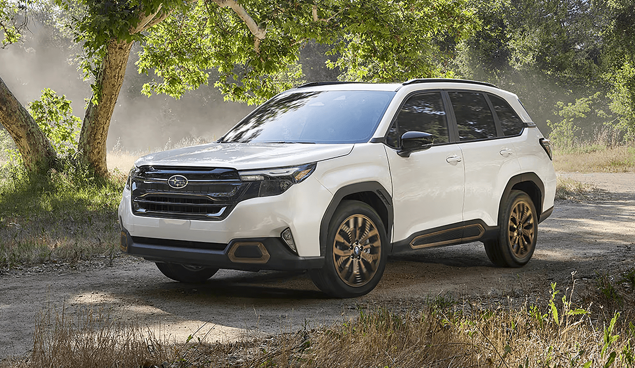 3/4 avant et latérale d'une Subaru Forester Hybrid 2025