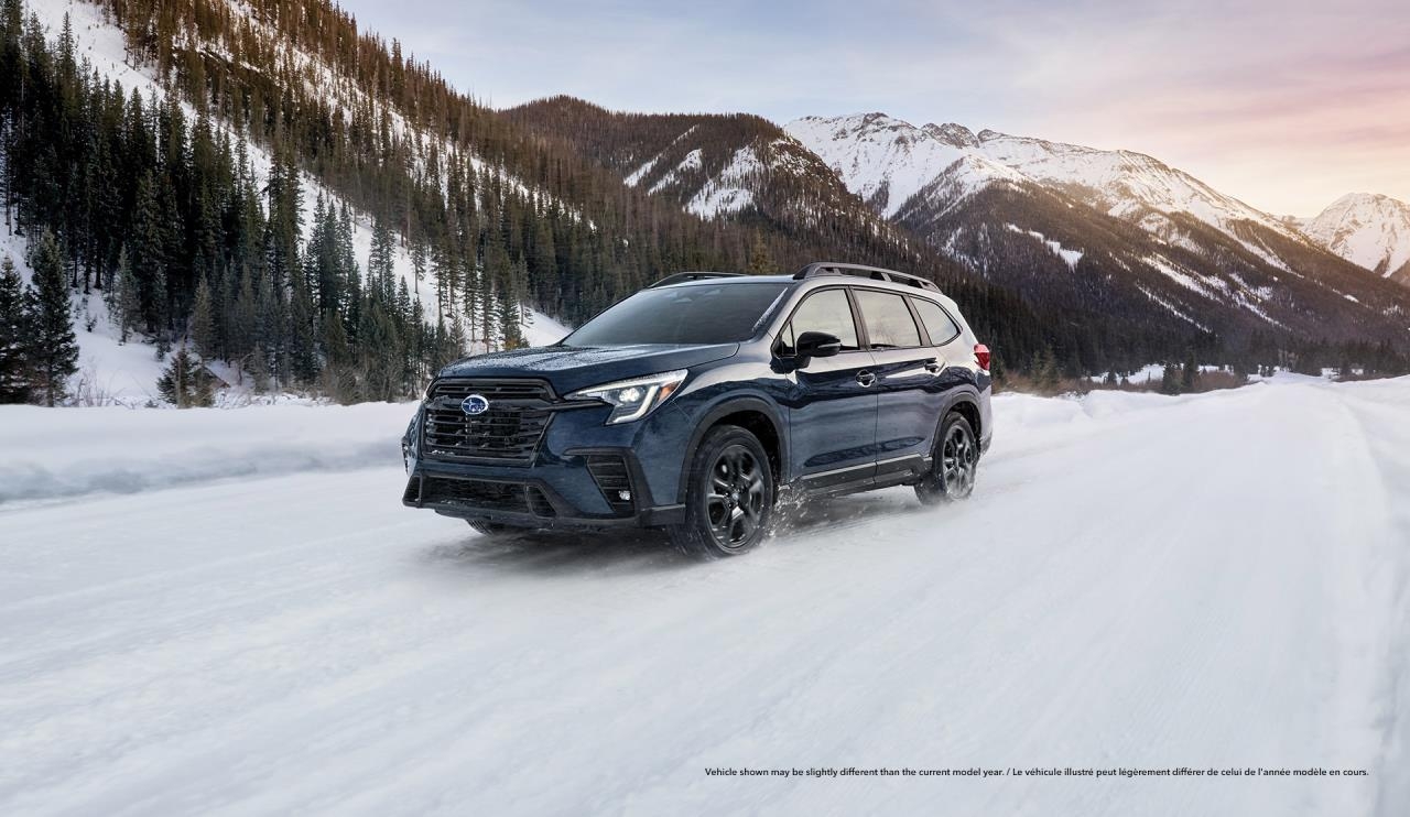 La subaru Ascent 2024 qui roule sur la neige.